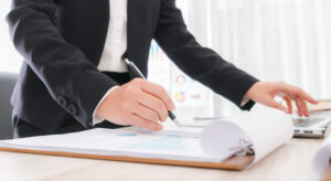 Tudo o que você precisa saber para lançar sua marca de cosméticos